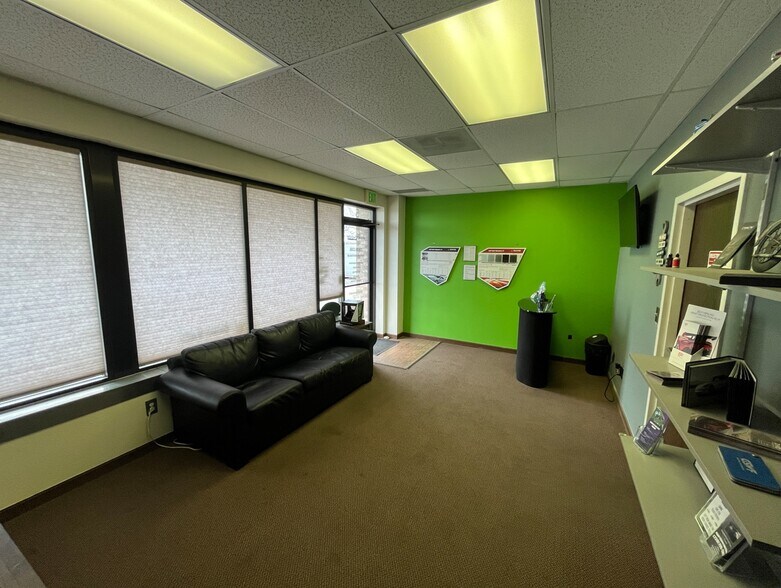 More Photos Of 7079 S Jordan Rd, Centennial Flex For Lease
