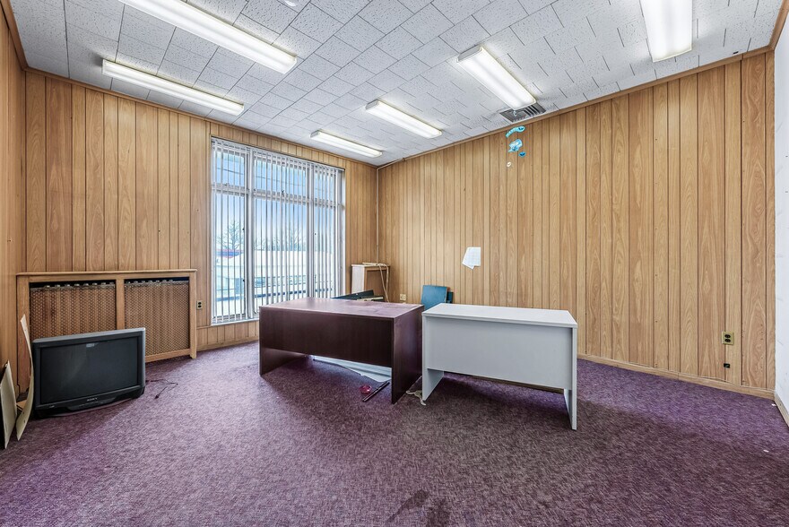 More Photos Of 166-170 Jericho Tpke, Floral Park Loft Creative Space For Lease