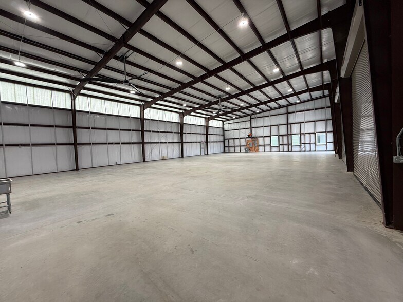 More Photos Of 16217 North Fwy, Houston Unknown For Lease