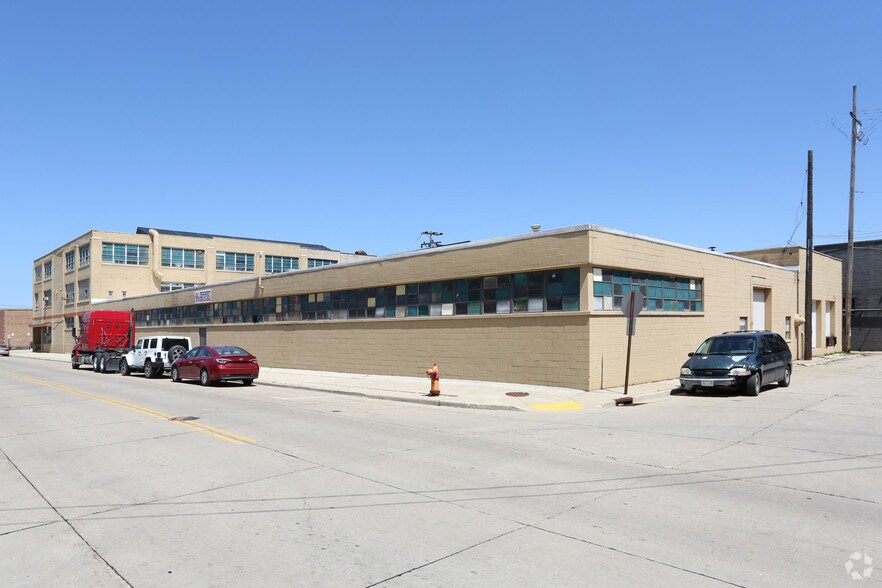 More Photos Of 2201-2210 12th Ave, South Milwaukee Warehouse For Lease