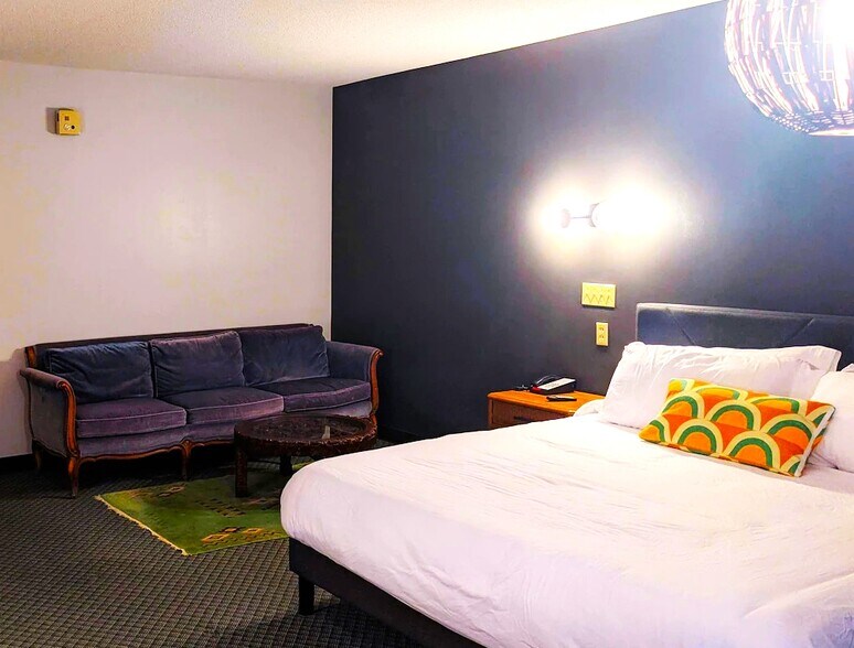 More Photos Of 334 NY-32A, Palenville Hotel For Sale