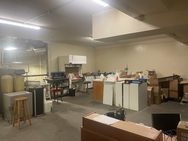 More Photos Of 5750-5850 Rue Cypihot, Montréal Warehouse For Lease