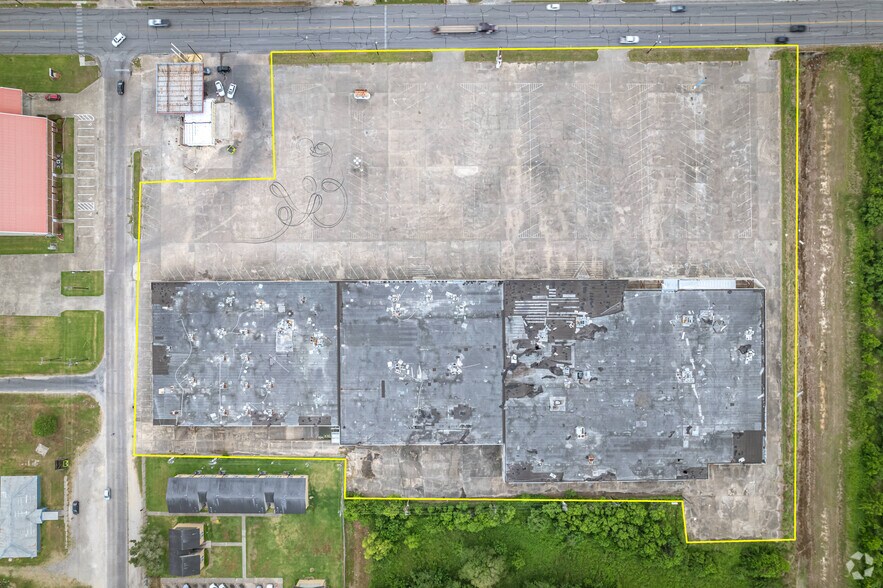 More Photos Of 3500 Avenue F, Bay City Storefront For Sale