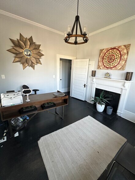 More Photos Of 62 Lee St, Jefferson Office For Sale
