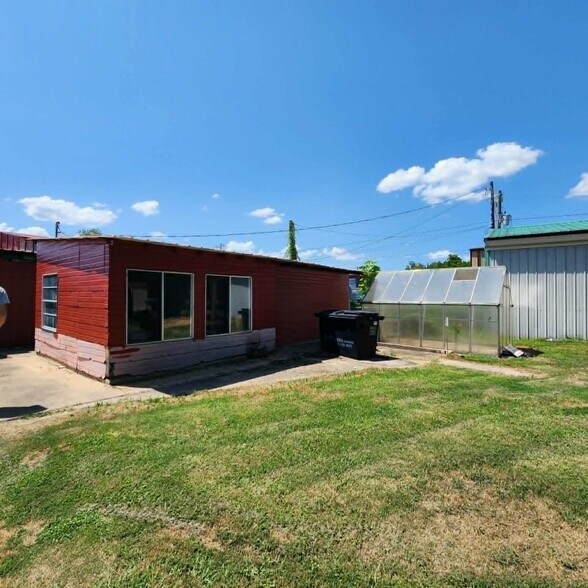 Primary Photo Of 102 S Main St, Hackett Restaurant For Sale