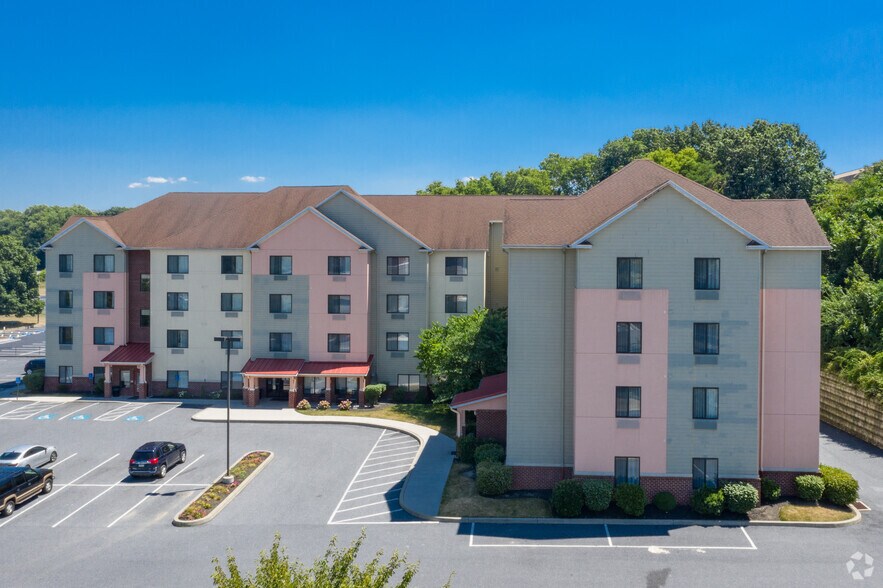 More Photos Of 450 Friendship Rd, Harrisburg Hotel For Sale