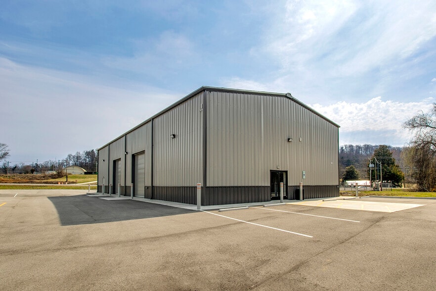 More Photos Of 145 US-70, Lenoir City Flex For Lease