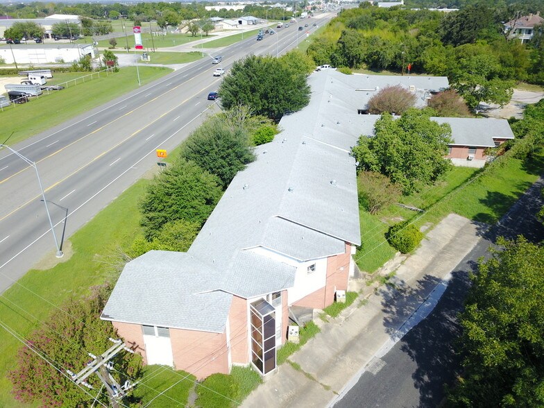 More Photos Of 605 Hwy 290 North, Elgin Office For Sale