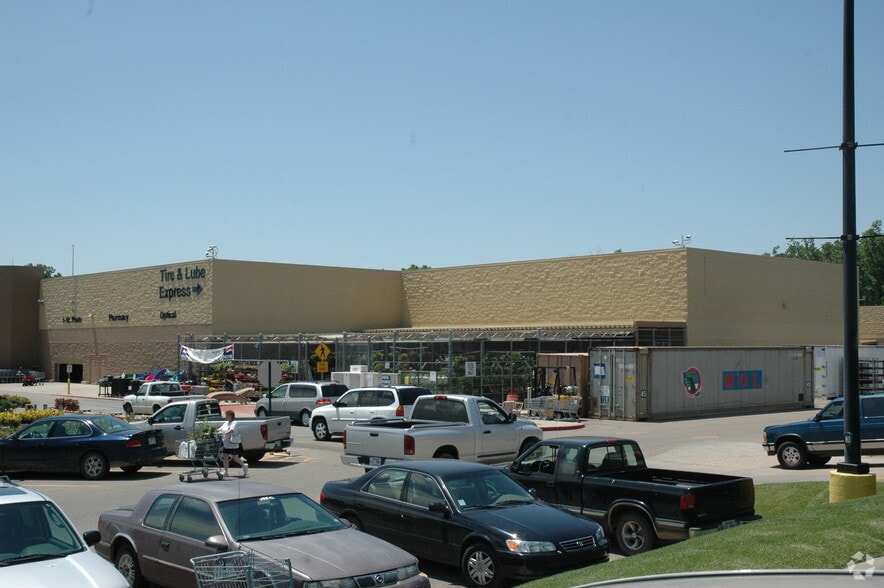 More Photos Of 1907-1911 W Parker Rd, Jonesboro General Retail For Lease