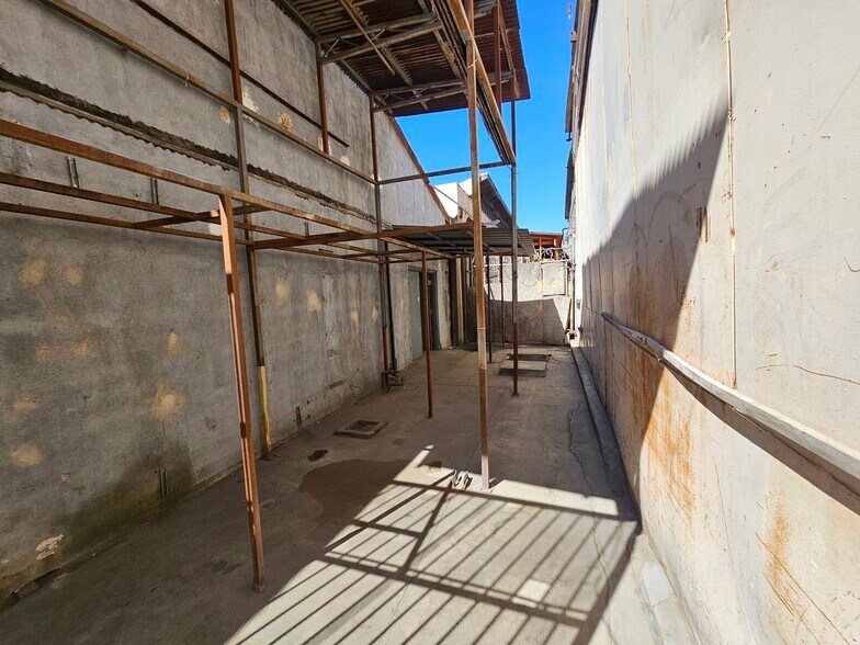 More Photos Of 1711-1723 E 58th Pl, Los Angeles Manufacturing For Lease