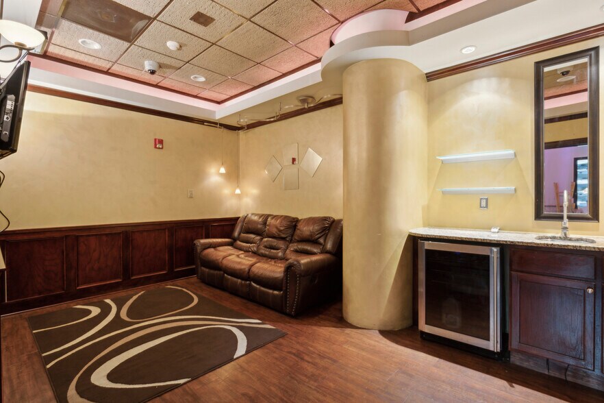 More Photos Of 1900 S Christopher Columbus Blvd, Philadelphia Freestanding For Sale