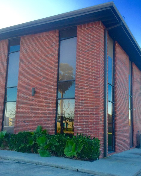 More Photos Of 601 Cien Rd, Kemah Unknown For Lease