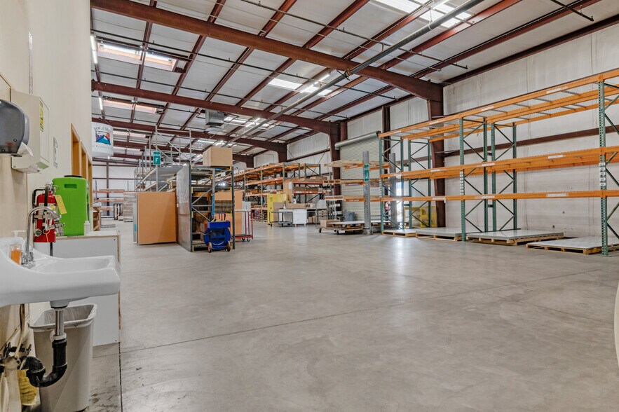 More Photos Of 4634 Weathermaker Ave, Fresno Warehouse For Sale