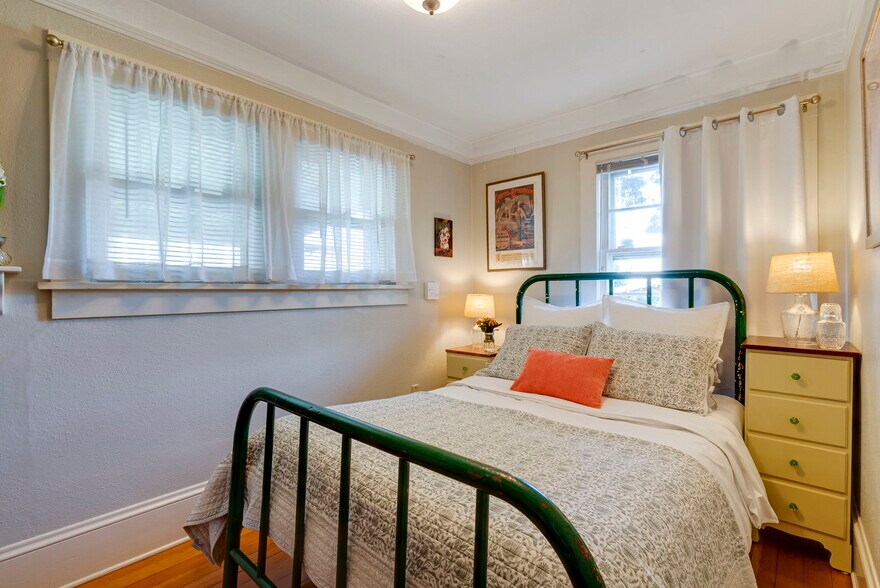 More Photos Of 5254 SE 74th Ave, Portland Flex For Sale