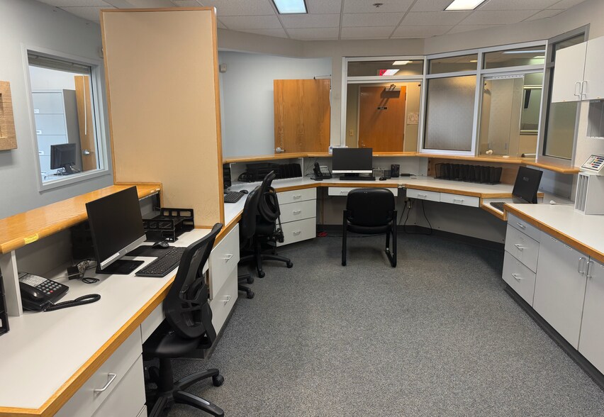 More Photos Of 299 Carew St, Springfield Medical For Lease