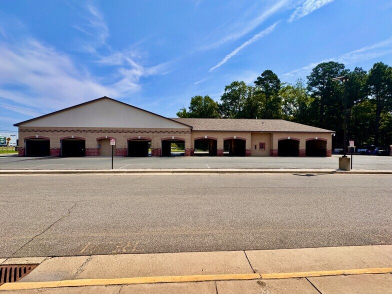 More Photos Of 4567 James Madison Pky, King George General Retail For Sale