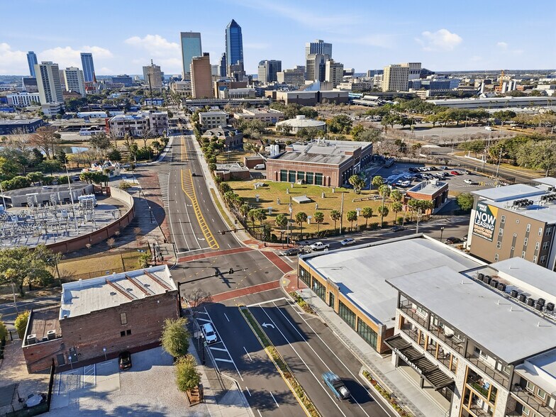 More Photos Of 1100 N Main St, Jacksonville Freestanding For Lease