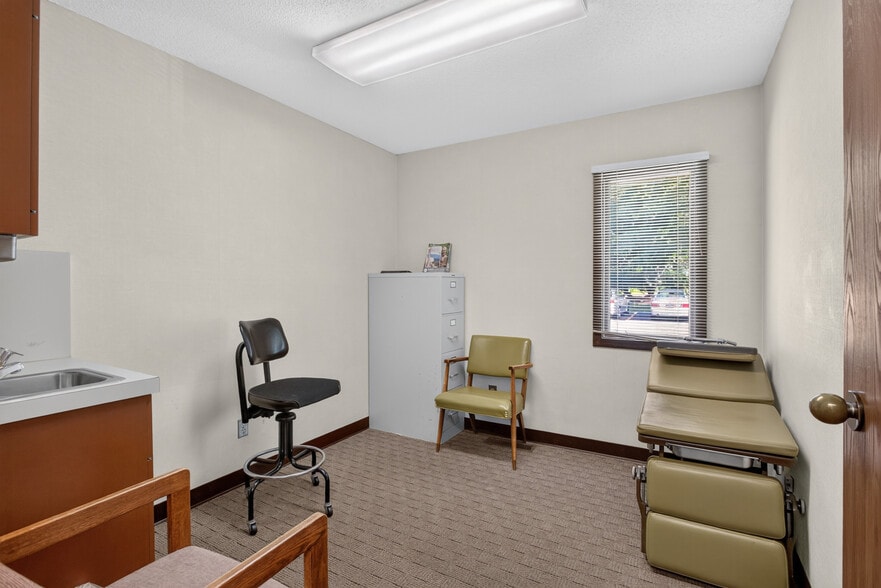 More Photos Of 2575 Spring Arbor Rd, Jackson Medical For Sale