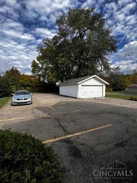 More Photos Of 1590 W Galbraith Rd, Cincinnati Office For Sale