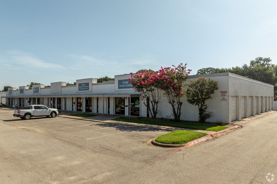 More Photos Of 1100-1120 Luke St, Irving Unknown For Lease