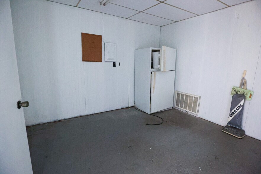 More Photos Of 633 N 6th St, Paducah Warehouse For Sale