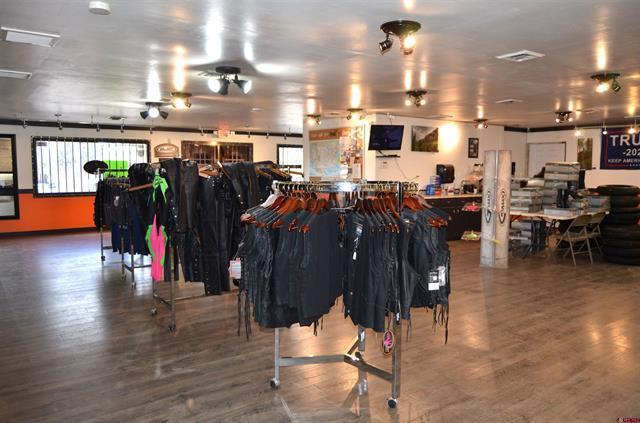 More Photos Of 1520 Bluff St, Delta Showroom For Sale