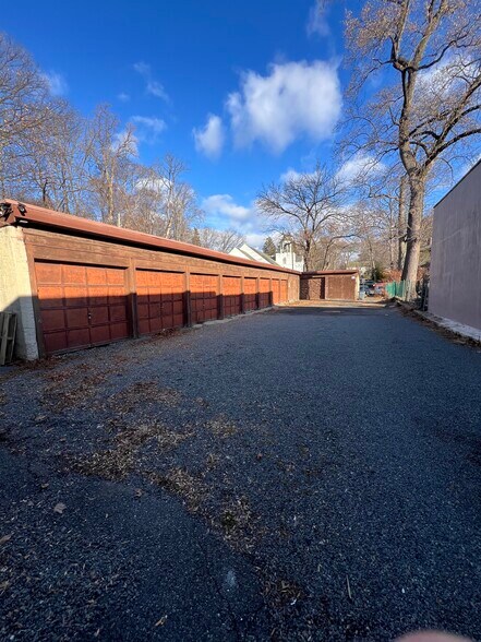 Primary Photo Of 9 Highland Pl, Maplewood Apartments For Lease