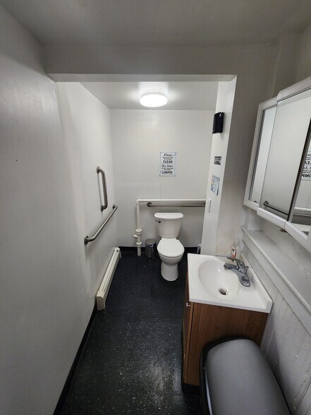 More Photos Of 356-360 Campbell Ave, West Haven Storefront Retail Residential For Lease