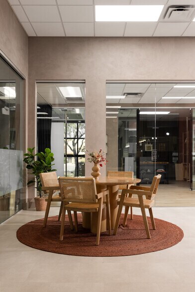 More Photos Of 4505 E Broadway Rd, Phoenix Light Manufacturing For Sale