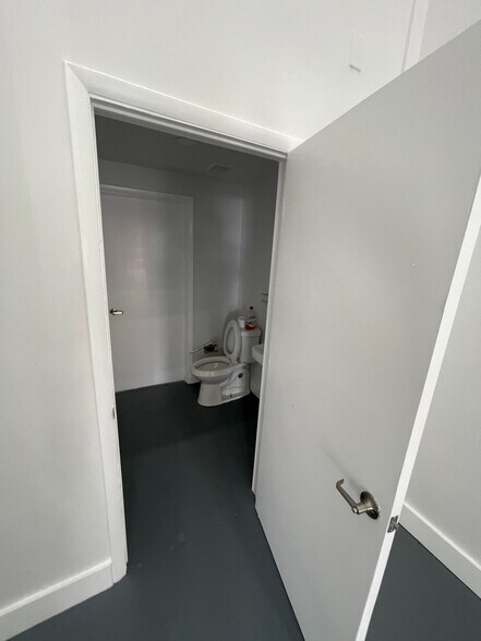 More Photos Of 6450-6464 NW 77th Ct, Miami Industrial For Lease