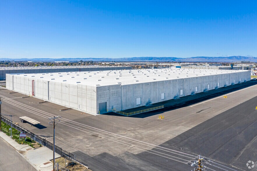 More Photos Of 1225 E Whitmore Ave, Modesto Warehouse For Lease