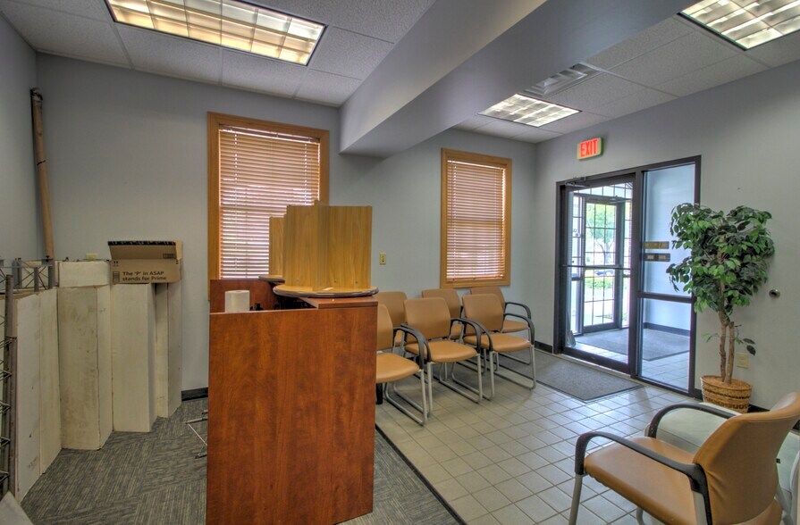 More Photos Of 366 N Portland Way, Galion Medical For Lease