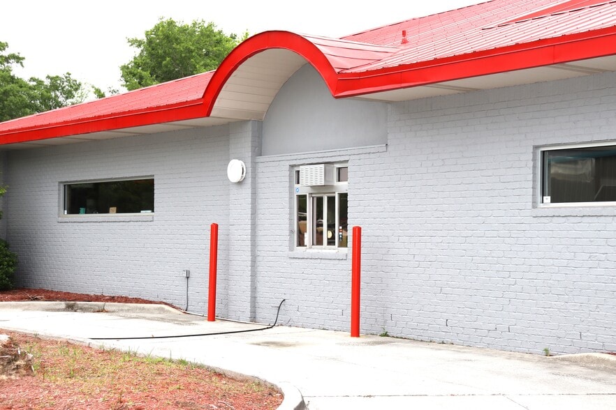 More Photos Of 8232 Market St, Wilmington Freestanding For Sale