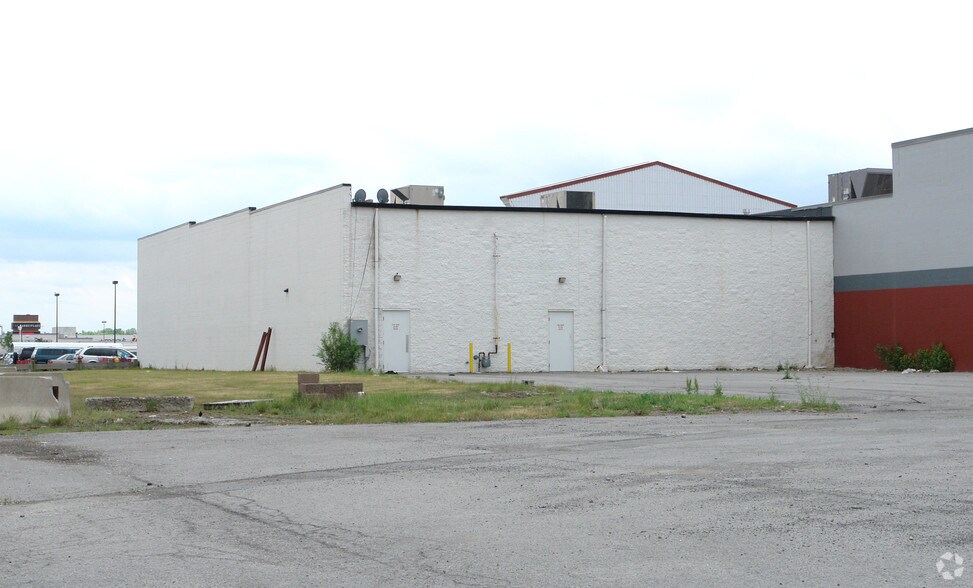 More Photos Of 360 Jay Scutti Blvd, Rochester Freestanding For Sale