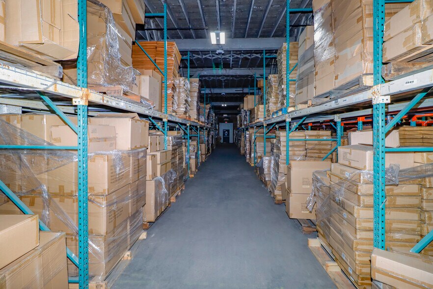 More Photos Of 827 Douglas Ave, Portsmouth Warehouse For Lease