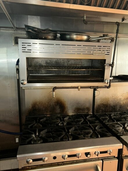 More Photos Of 3015 Ocean Front Walk, Venice Restaurant For Lease