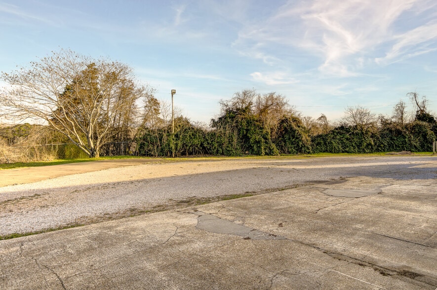 More Photos Of 75 Centrex Dr, Vicksburg Industrial For Lease