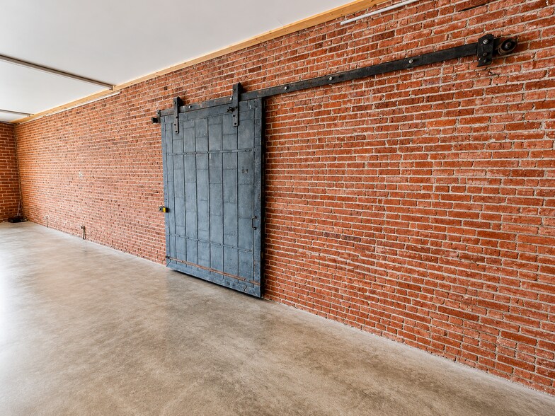 More Photos Of 200 King St, Brevard Storefront Retail Office For Lease