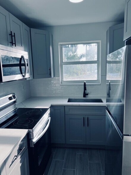 More Photos Of 930 N 14th Ct, Hollywood Multifamily For Sale