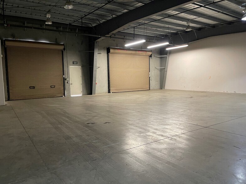 More Photos Of 2695 N Fowler Ave, Fresno Flex For Lease