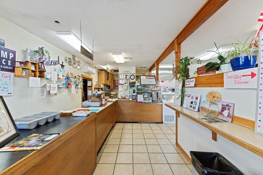 More Photos Of 29 W 1st St, Coquille Restaurant For Sale