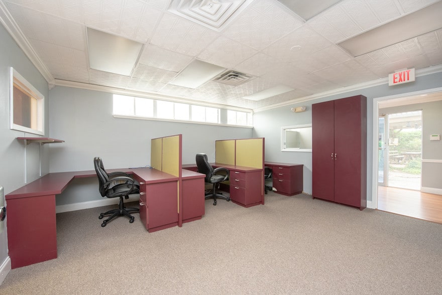 More Photos Of 7430 Tamiami Trl, Sarasota Loft Creative Space For Lease
