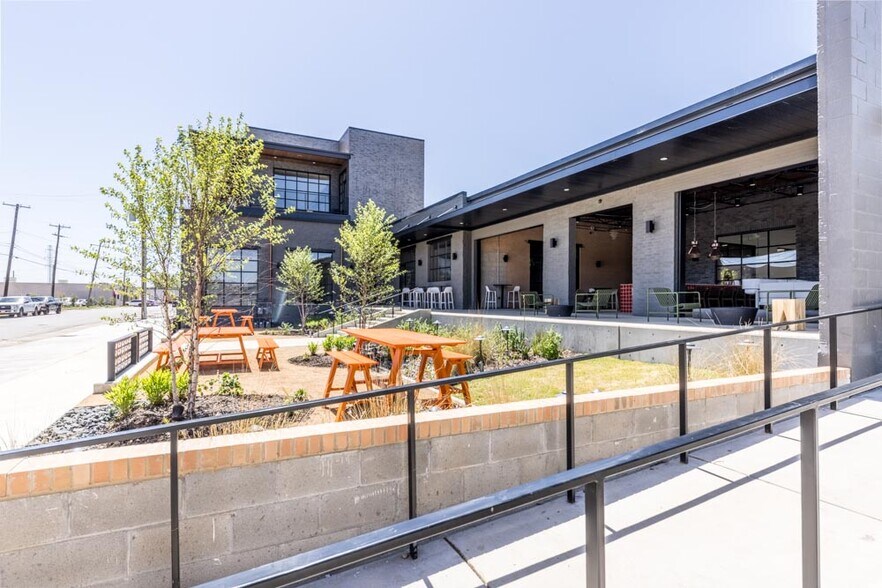 More Photos Of 119-127 Manufacturing St, Dallas Unknown For Lease