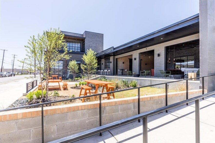 More Photos Of 119-127 Manufacturing St, Dallas Unknown For Lease