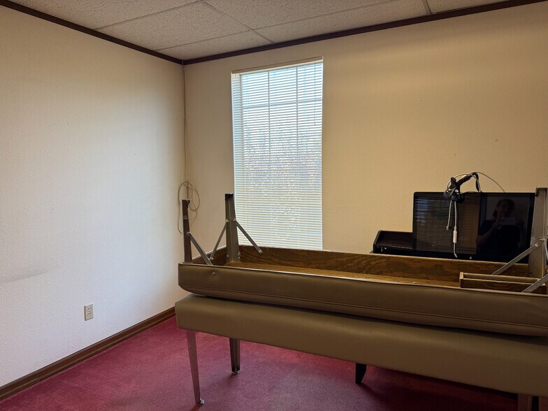 More Photos Of 1720 S 72nd St, Tacoma Medical For Lease