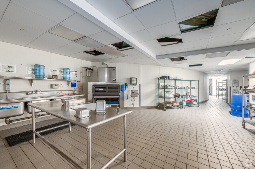 More Photos Of 6300 Wilson Mills Rd, Mayfield Village Office For Sale