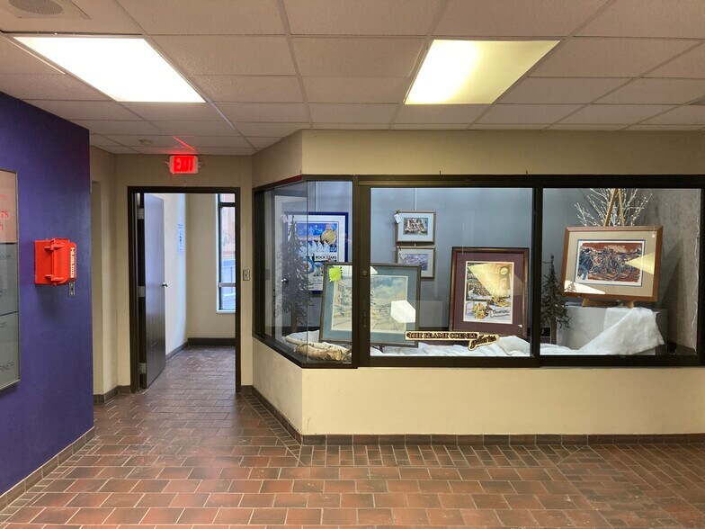 More Photos Of 323 W Superior St, Duluth Storefront Retail Office For Sale