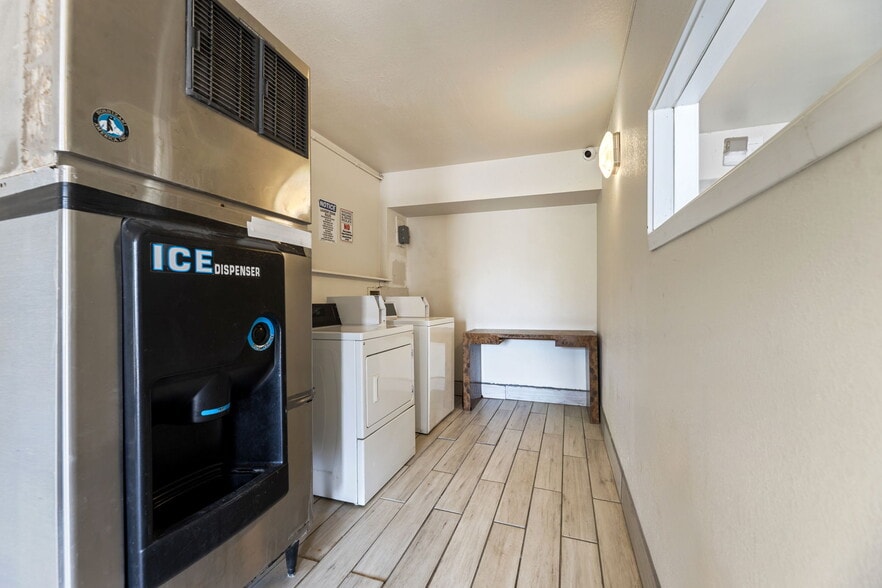 More Photos Of 108 FM 1821, Mineral Wells Hotel For Sale