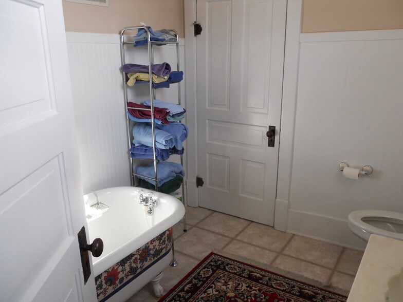 More Photos Of 115 S Main St, Vassar Office Residential For Lease