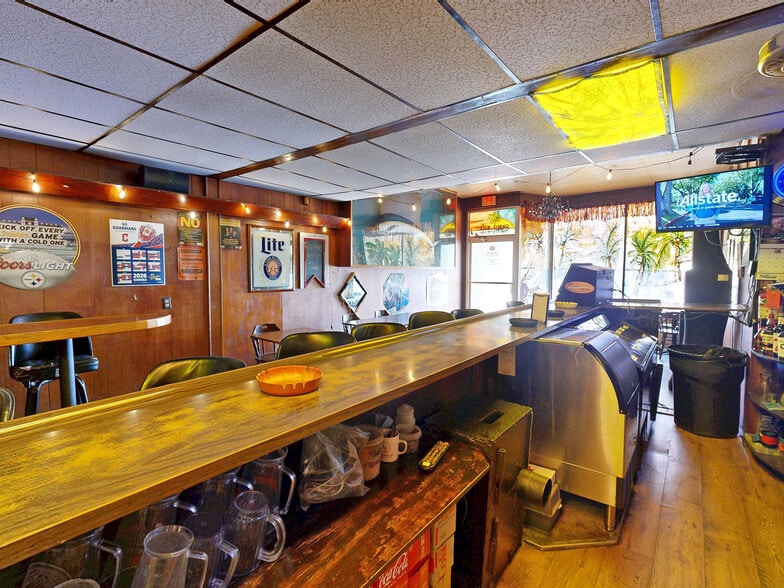 More Photos Of 103 Main St W, Girard General Retail For Sale